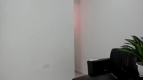 Snapshot of hazel_slim_ chatting on February 2026 02:39:02 PM hazel_slim_ online show from February 2026 02:39:02 PM