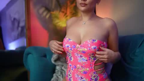  Hazel  online show from November 2025 07:18:01 PM