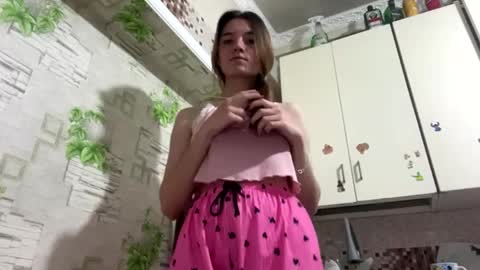 Lili online show from April 2026 02:20:01 PM