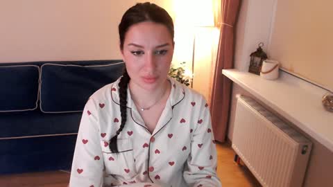 Snapshot of heaven_chloe chatting on December 2024 10:43:01 PM Heaven girl online show from December 2024 10:43:01 PM