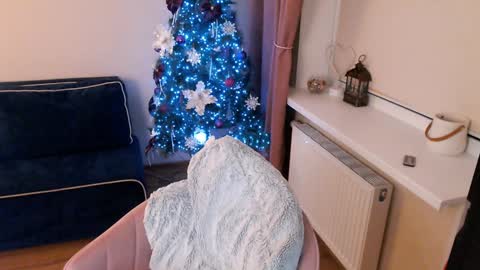 Snapshot of heaven_chloe chatting on December 2024 10:37:01 PM Heaven girl online show from December 2024 10:37:01 PM