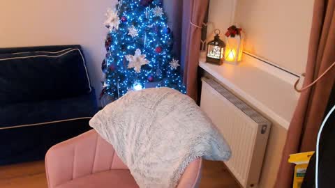 Snapshot of heaven_chloe chatting on December 2024 10:54:02 PM Heaven girl online show from December 2024 10:54:02 PM