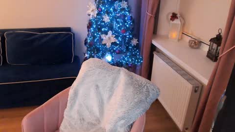 Snapshot of heaven_chloe chatting on December 2024 07:16:02 PM Heaven girl online show from December 2024 07:16:02 PM