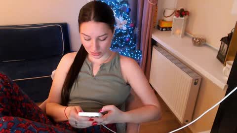 Snapshot of heaven_chloe chatting on January 2025 05:24:01 PM Heaven girl online show from January 2025 05:24:01 PM