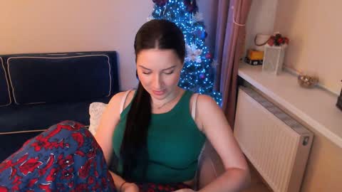 Snapshot of heaven_chloe chatting on January 2025 05:56:01 PM Heaven girl online show from January 2025 05:56:01 PM