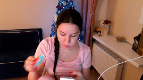 Snapshot of heaven_chloe chatting on January 2025 05:28:01 PM Heaven girl online show from January 2025 05:28:01 PM