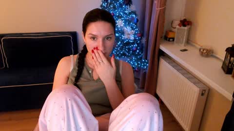 Snapshot of heaven_chloe chatting on January 2025 05:42:01 PM Heaven girl online show from January 2025 05:42:01 PM