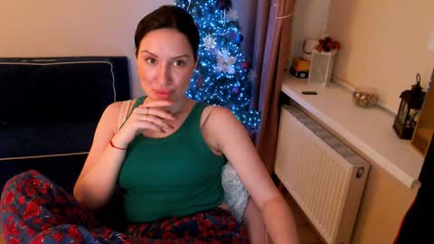 Snapshot of heaven_chloe chatting on January 2025 08:28:01 PM Heaven girl online show from January 2025 08:28:01 PM