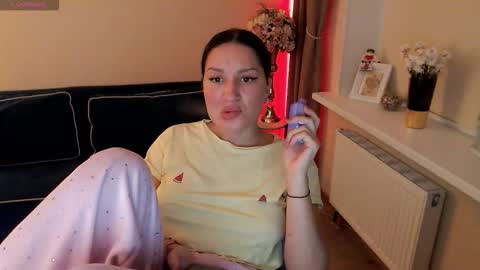 Snapshot of heaven_chloe chatting on September 2025 08:30:02 PM Heaven girl online show from September 2025 08:30:02 PM