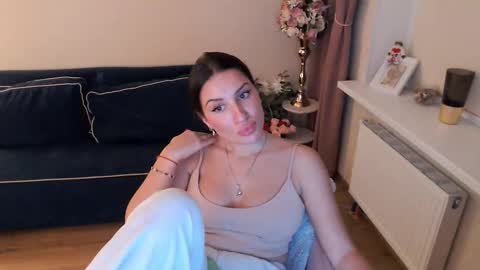 Snapshot of heaven_chloe chatting on October 2025 07:22:02 PM Heaven girl online show from October 2025 07:22:02 PM