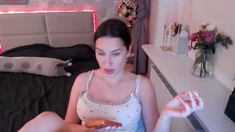 Snapshot of heaven_chloe chatting on June 2026 08:00:01 PM Heaven girl online show from June 2026 08:00:01 PM