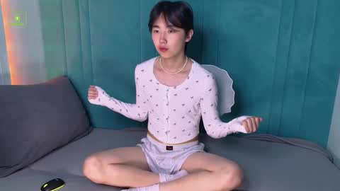 Snapshot of heejinwang chatting on October 2025 08:42:01 PM HEEJIN online show from October 2025 08:42:01 PM