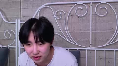 Snapshot of heejinwang chatting on May 2026 04:42:01 AM HEEJIN online show from May 2026 04:42:01 AM