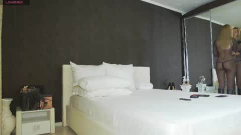 Helen online show from September 2025 03:37:01 PM