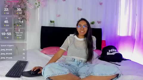 Snapshot of heidi_feuer chatting on September 2025 12:31:02 PM heidi_feuer online show from September 2025 12:31:02 PM