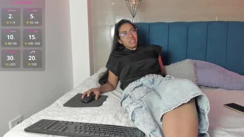 Snapshot of heidi_feuer chatting on October 2025 12:36:01 PM heidi_feuer online show from October 2025 12:36:01 PM