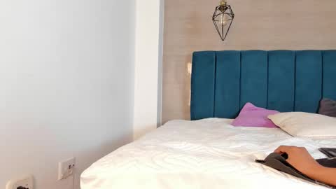 Snapshot of heidi_feuer chatting on October 2025 12:28:02 PM heidi_feuer online show from October 2025 12:28:02 PM