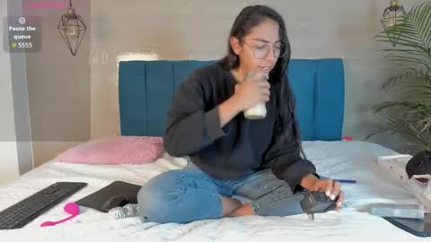 Snapshot of heidi_feuer chatting on October 2025 12:52:02 PM heidi_feuer online show from October 2025 12:52:02 PM