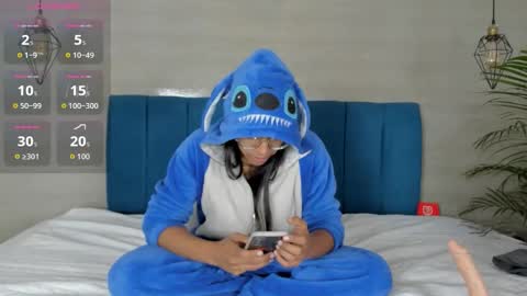 Snapshot of heidi_feuer chatting on October 2025 12:50:01 PM heidi_feuer online show from October 2025 12:50:01 PM