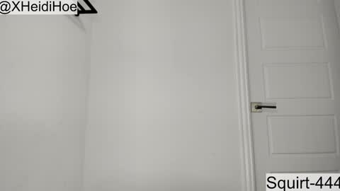 Snapshot of heidiandfriends chatting on February 2026 08:32:01 AM Manyvids online show from February 2026 08:32:01 AM