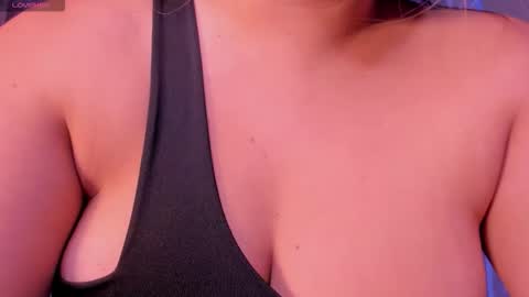 Snapshot of heidy_jhons chatting on October 2025 03:32:01 AM Heidy online show from October 2025 03:32:01 AM