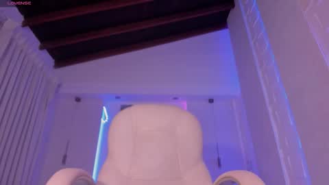 Snapshot of heidy_jhons chatting on October 2025 03:42:02 AM Heidy online show from October 2025 03:42:02 AM