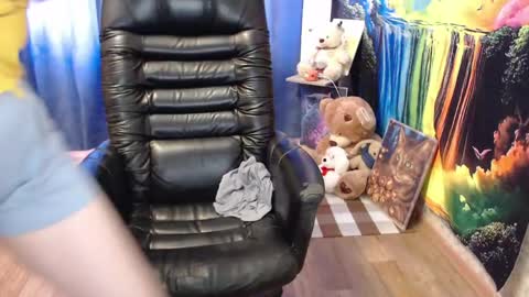 Snapshot of helen_bee chatting on May 2026 09:04:01 AM Tanya online show from May 2026 09:04:01 AM