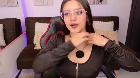 Snapshot of helen_diaz1 chatting on April 2026 04:23:02 AM helen online show from April 2026 04:23:02 AM