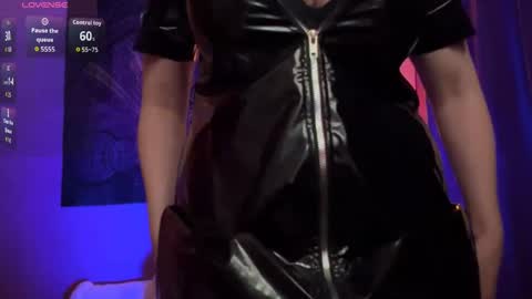 Snapshot of helena__femdom chatting on April 2026 03:29:01 PM Helena online show from April 2026 03:29:01 PM