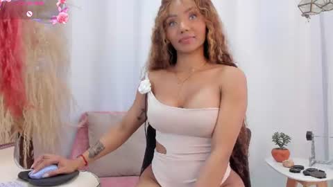 Snapshot of helena_fits chatting on June 2026 06:41:01 PM Helena Fits online show from June 2026 06:41:01 PM