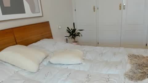 helena_hills online show from November 2025 05:23:02 PM