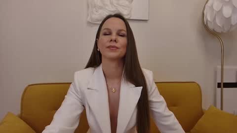 Helen online show from November 2025 07:36:02 PM