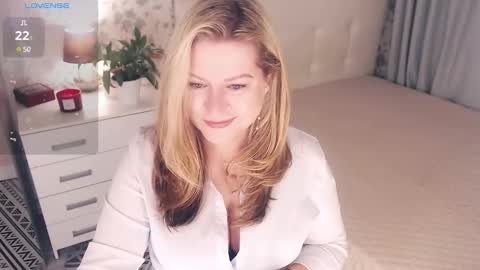 Snapshot of helenbonham chatting on February 2025 03:30:01 AM Helena Bonham online show from February 2025 03:30:01 AM