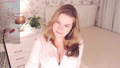 Snapshot of helenbonham chatting on October 2025 10:52:01 PM Helena Bonham online show from October 2025 10:52:01 PM