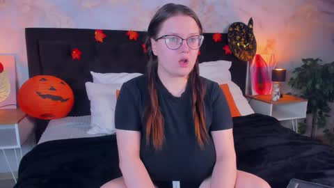 helendanvers online show from October 2025 09:46:01 PM