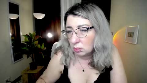 helenenigma online show from October 2025 06:28:02 PM