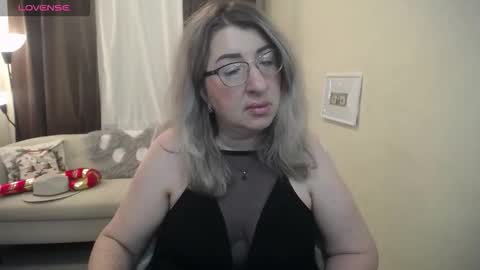 helenenigma online show from December 2025 07:53:02 PM