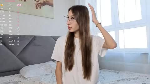 Chloe online show from November 2025 12:27:02 PM