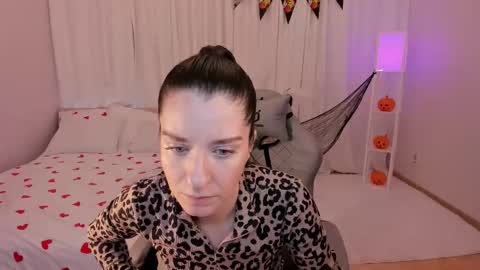 Helen online show from October 2025 03:41:02 AM