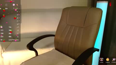 HelenXLove online show from November 2025 05:24:01 PM