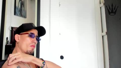 Snapshot of hell_boy66 chatting on October 2025 06:32:01 PM Eros online show from October 2025 06:32:01 PM