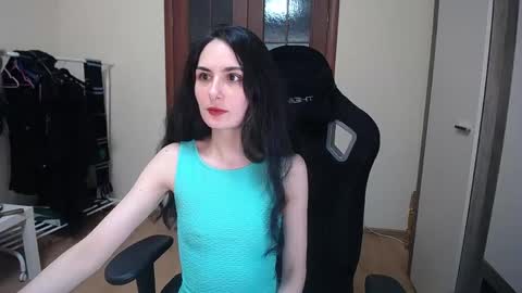 Snapshot of hella_helen chatting on May 2026 04:13:01 PM Helen online show from May 2026 04:13:01 PM