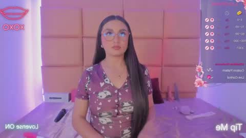 Snapshot of hellen__smith_ chatting on May 2026 10:03:01 PM hellen__smith_ online show from May 2026 10:03:01 PM