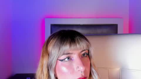 Snapshot of hellen__smith_ chatting on May 2026 08:25:01 PM hellen__smith_ online show from May 2026 08:25:01 PM