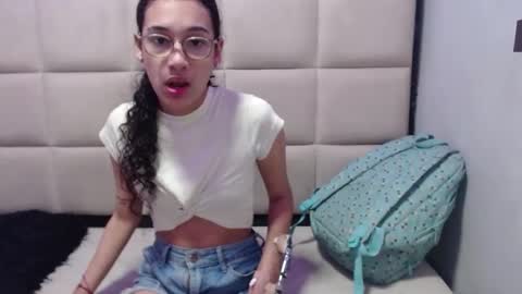 Snapshot of hellen_queensex chatting on February 2025 06:20:02 PM hellen_queensex online show from February 2025 06:20:02 PM