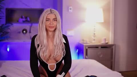 Snapshot of hellenroyy chatting on November 2025 04:23:02 AM hellenroyy online show from November 2025 04:23:02 AM