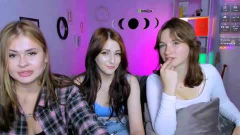 Helli online show from September 2025 07:36:01 PM