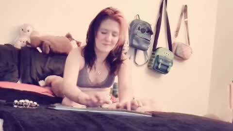 Snapshot of hellienadesroser chatting on September 2025 02:16:01 AM HellienaDesroser online show from September 2025 02:16:01 AM