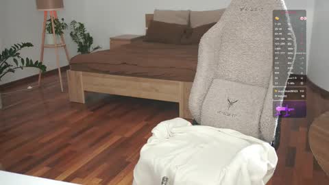 Snapshot of hello_taya chatting on September 2025 07:06:02 PM Taya online show from September 2025 07:06:02 PM