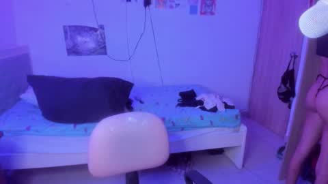 Raven and Momo online show from January 2026 09:39:02 PM
